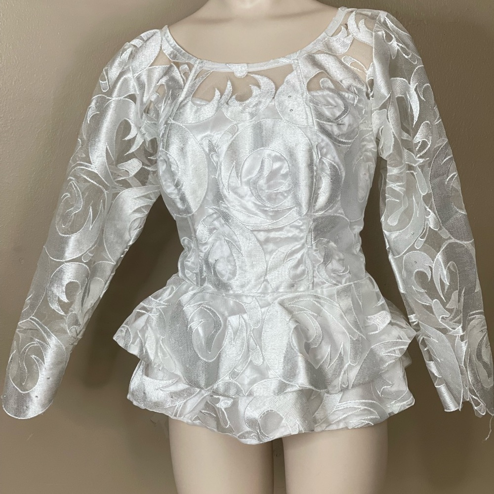 White jachard well tailored double layered peplum blouse